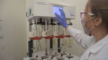 El enfoque principal de la conferencia fue la producción de repelentes por parte del Laboratorio Industrial Farmacéutico (LIF)