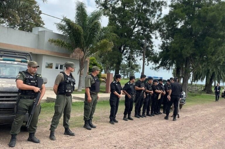 El acto de asunción contó con una importante presencia policial para evitar incidentes. gentileza