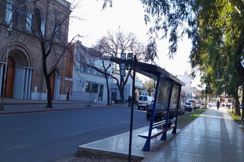 Paradas vacías se observan en Paraná ante la medida de fuerza de choferes de colectivo. Archivo