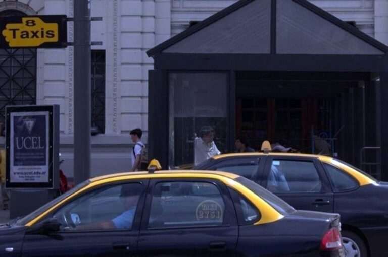 La modernización del sistema de taxis es lo que pretende el Ejecutivo local para optimizar el servicio. Archivo
