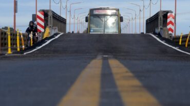 Vialidad Nacional instaló un puente de emergencia sobre el Carretero. Mauricio Garín