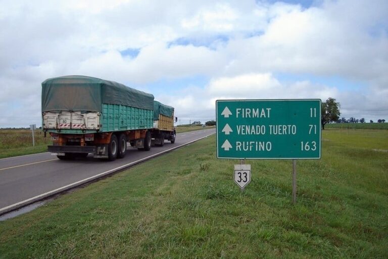 Señalética engañosa: la 33 sigue siendo la misma ruta angosta