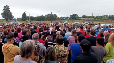 Una gran cantidad de personas marcharon desde Concordia a Federación. Belén Fedullo