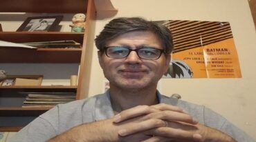 Walter Koza es lingüista; escribe guiones