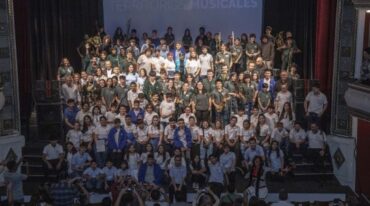La música de las bandas infanto juveniles tiñeron de color un día gris y lluvioso. Gentileza.
