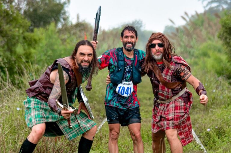 Víctor Caballero interrumpió su marcha hacia el triunfo para retratarse con los Vikingos