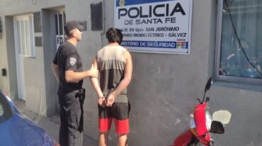 Uno de los detenidos en sede de la comisaría segunda de Gálvez. Unidad Regional XV de Policía.