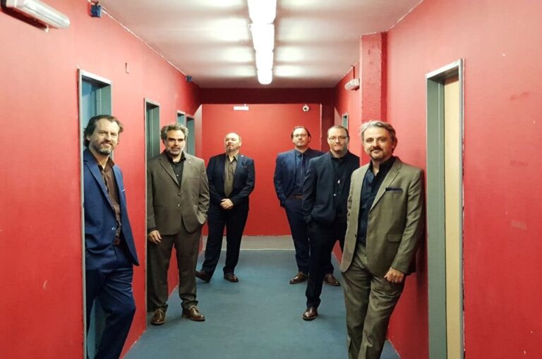 "El groove y los sonidos predominantemente eléctricos nos acompañaron en esos primeros años y nos arroparon"