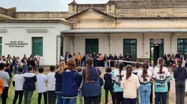Los integrantes del Centro de Estudiantes 'Bienestar' del Nivel Superior fueron quienes impulsaron esta manifestación. Mirador Provincial