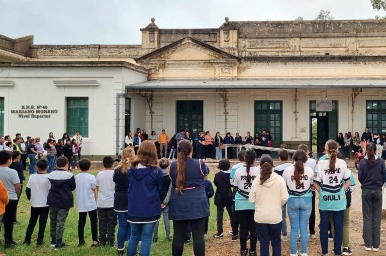 Los integrantes del Centro de Estudiantes 'Bienestar' del Nivel Superior fueron quienes impulsaron esta manifestación. Mirador Provincial