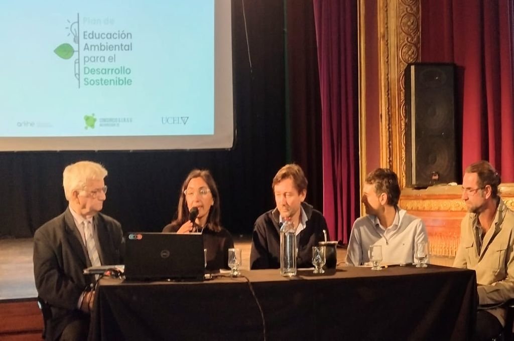 El objetivo principal de este programa es la formación integral en materia ambiental con un enfoque claro en el desarrollo sostenible y el cambio climático. Gentileza.