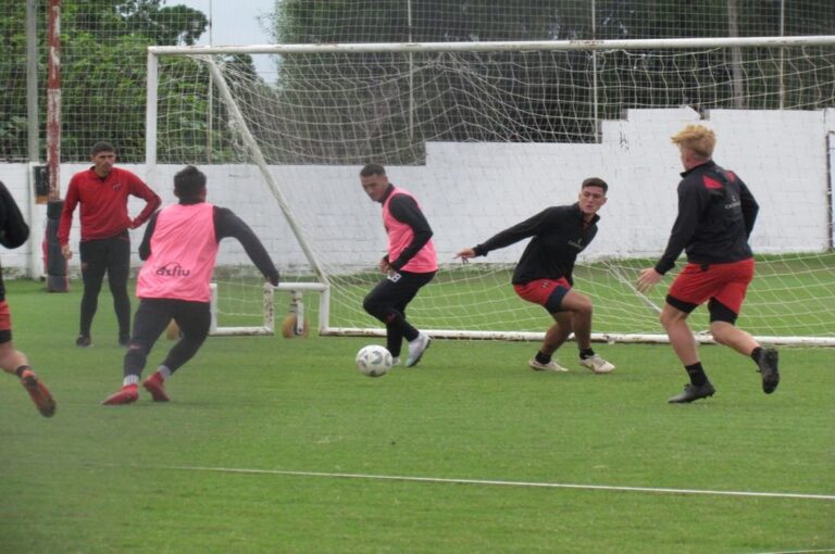 Walter Perazzo no tocaría gran parte del último equipo. Gabriel Obelar