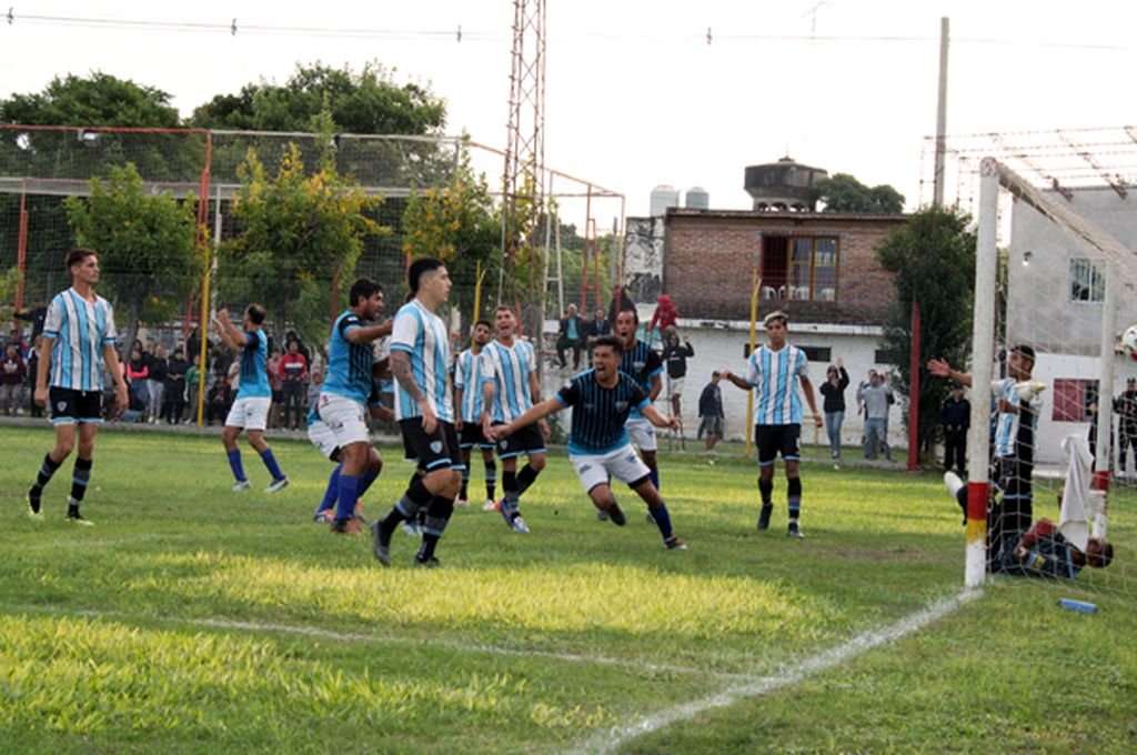El conjunto paceño se hizo fuerte como local