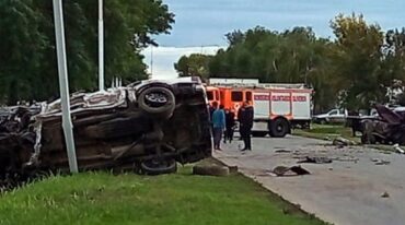 Fortísima colisión entre camioneta y camión en la Ruta 34 este domingo. Unidad Regional XV Policía