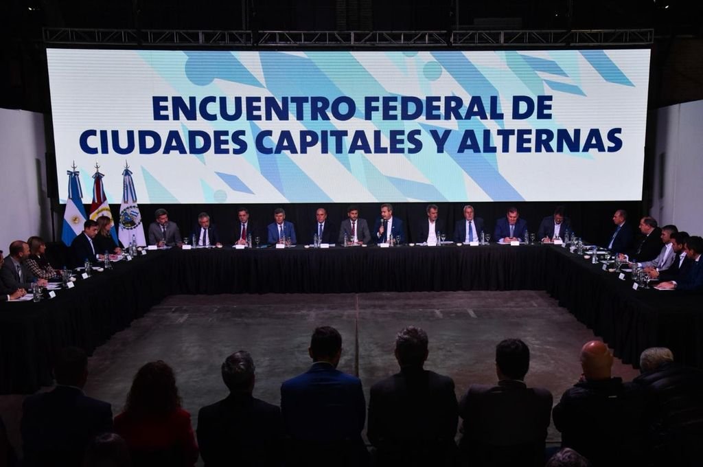 La red federal de intendentes comenzó a partir de las 11 de este lunes en el Centro de Expresiones Contemporáneas (CEC).  Gentileza.