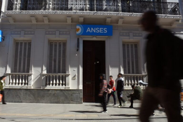 La sede de Anses en la peatonal santafesina. Mauricio Garín