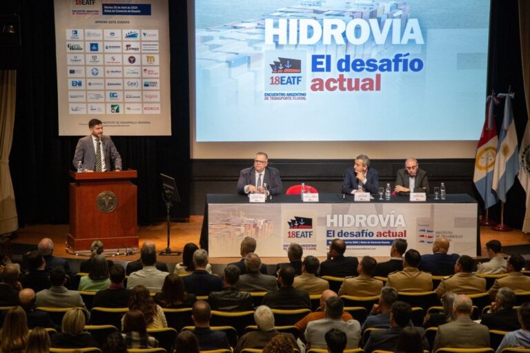 Pullaro abrió el 18° Encuentro Argentino de Transporte Fluvial. Gobierno de la Provincia
