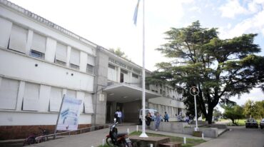 Vecinos cargaron al hombre en un auto y lo llevaron hasta el hospital Eva Perón de Granadero Baigorria