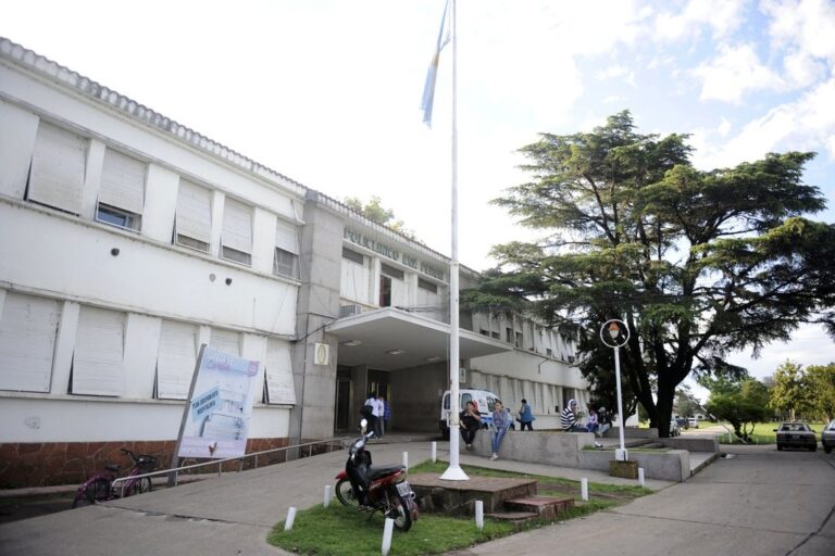 Vecinos cargaron al hombre en un auto y lo llevaron hasta el hospital Eva Perón de Granadero Baigorria