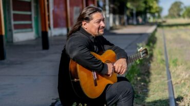 Diego Arolfo es guitarrista desde niño