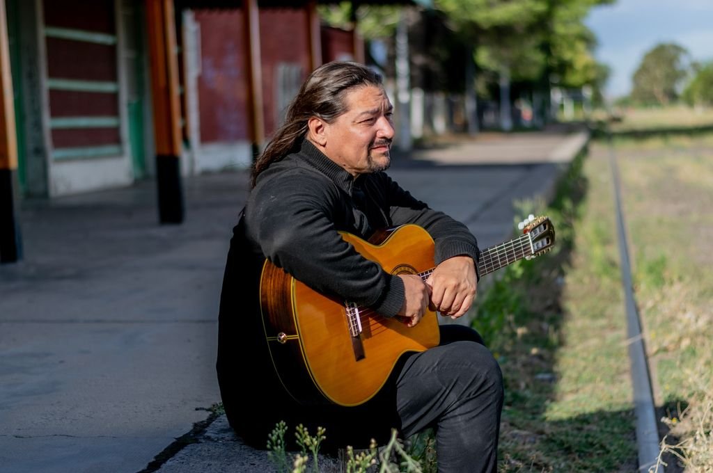Diego Arolfo es guitarrista desde niño