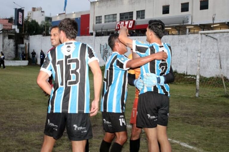 El equipo paceño espera por el vencedor del duelo