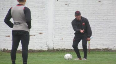 Marcelo Candia tendrá su primera oportunidad frente al primer equipo como técnico interino. Gabriel Obelar