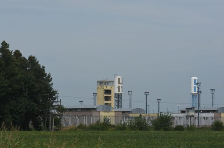 La ley autoriza al Poder Ejecutivo Provincial a expropiar terrenos aledaños a la cárcel de Piñero para la ampliación del complejo penitenciario. Archivo.