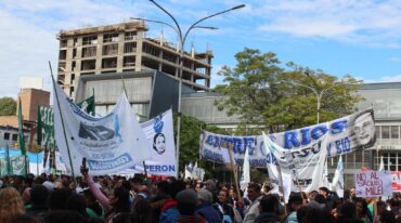 Frente a la Casa de Gobierno culminó la marcha de protesta. Nicolás García