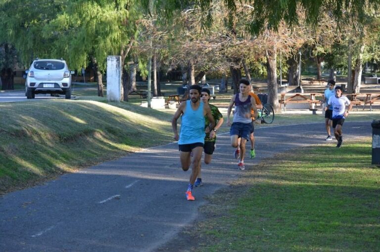 El Campeonato de Milla reunirá a los mejores exponentes del medio fondo de la región en la pista que evoca a Enrique Thompson. Gentileza Cooperadora Escuela Atletismo Paraná.