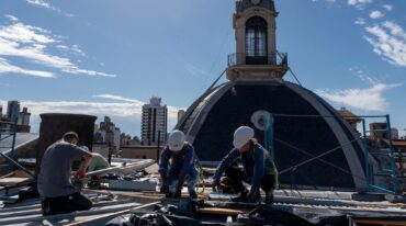 Esta exposición reúne fotografías realizadas durante las capacitaciones impartidas por docentes de Grand Poitiers a ciudadanos de Santa Fe.  Gentileza.