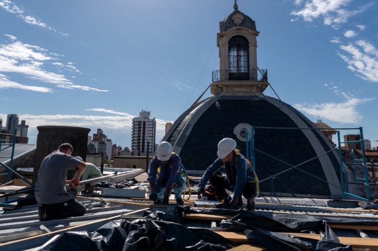 Esta exposición reúne fotografías realizadas durante las capacitaciones impartidas por docentes de Grand Poitiers a ciudadanos de Santa Fe.  Gentileza.