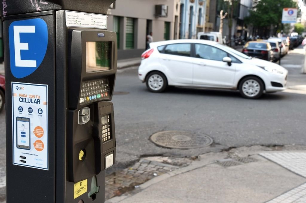 Fue justo en medio de la jornada de paro general que la Municipalidad anunció la suba en las tarifas del estacionamiento medido que entran en vigencia para las tres zonas del sistema. Archivo.