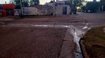 En la esquina de calles Andrade y Concejal Veiga el hombre cayó del rodado y golpeó su cabeza contra la cinta asfáltica. Belén Fedullo