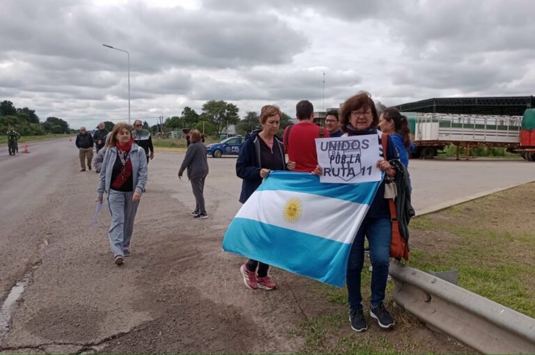El sábado hubo un gran acompañamiento a la vera de la ruta 11 en diferentes localidades del centro norte santafesino. Manuel Mudry