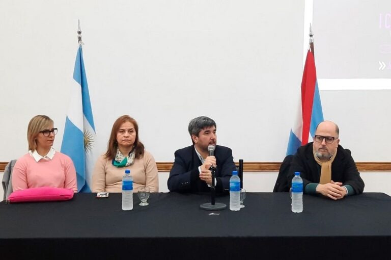 El intendente Adrián Fuertes inauguró el congreso.