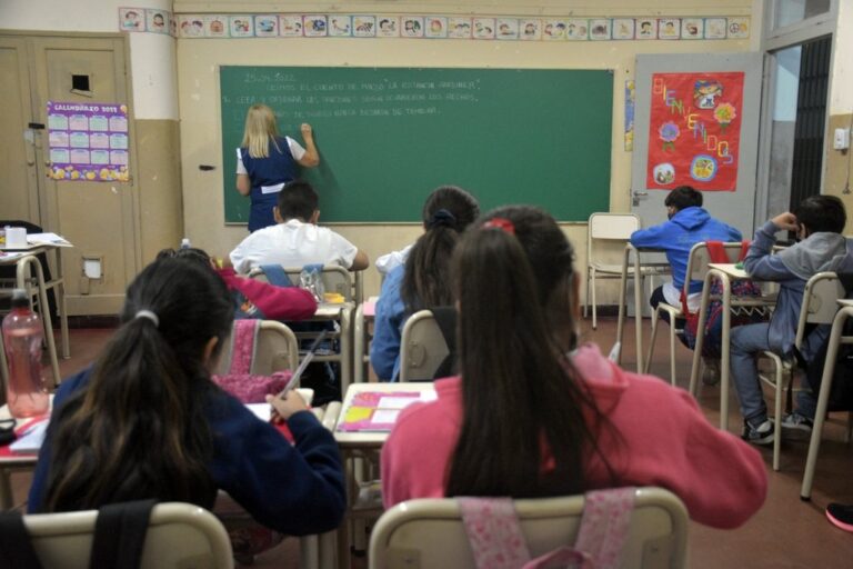 Asistencia Perfecta consiste en un incentivo mensual y otro trimestral para premiar al docente que concurre al aula Archivo