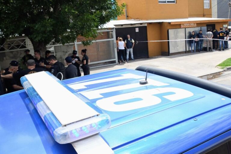 Fuentes judiciales y policiales indicaron a este diario que poco después de las 12:30 de este sábado 18 de mayo ingresó un llamado al 911 indicando que había una persona sin vida en una vivienda ubicada sobre calle Víctor Mercante al 500. Archivo.