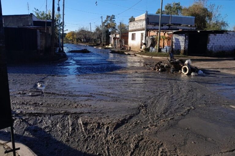 Algunas calles aún permanecen afectadas e intransitables. Belén Fedullo
