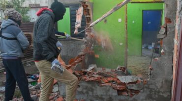 Se llevaron adelante esta mañana los tres primeros derrumbes de puestos de venta de drogas en la ciudad de Santa Fe
