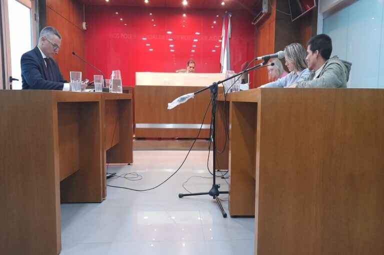 La audiencia en Tribunales de Paraná. Néstor Belini