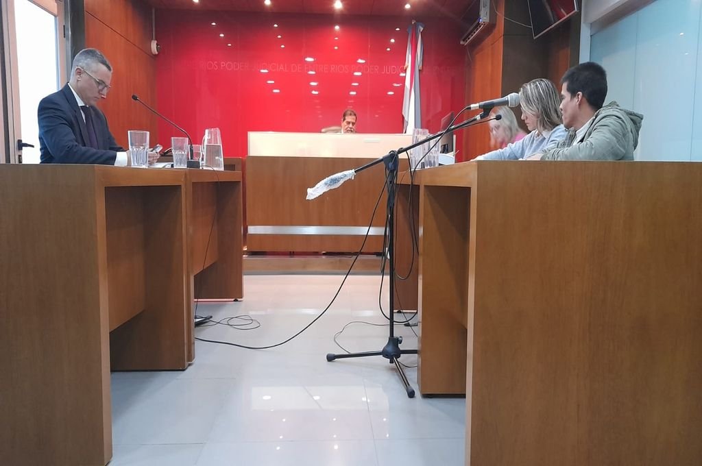 La audiencia en Tribunales de Paraná. Néstor Belini