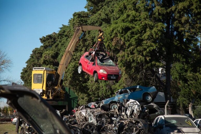 Los vehículos que se destinan a compactación no tenían ninguna posibilidad de ser recuperados para su utilización. Gobierno de la Provincia