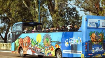 El aprehendido es un sujeto que presta servicios como conductor del Bus Turístico de la Municipalidad de Concordia.