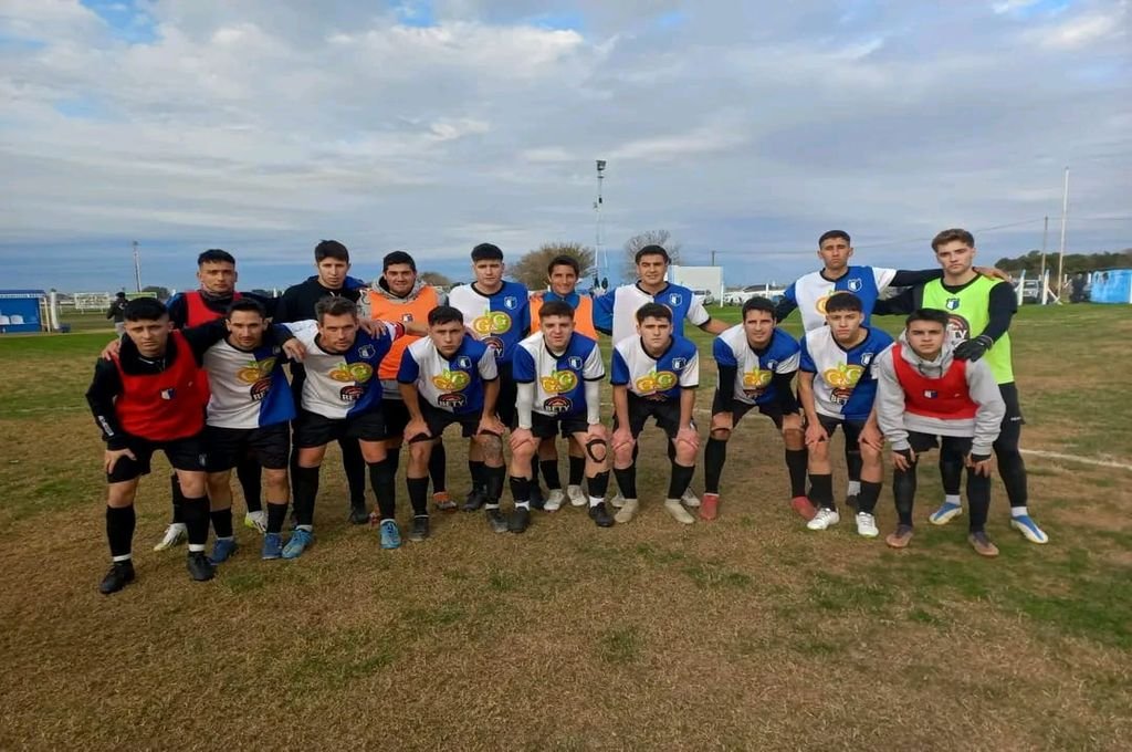 Juventud Unida venció como visitante a Sportivo Díaz y festejó en este clásico regional. Francisco Diez.