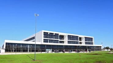 Hoy se vislumbra una mega estructura que al ingresar está totalmente vacía