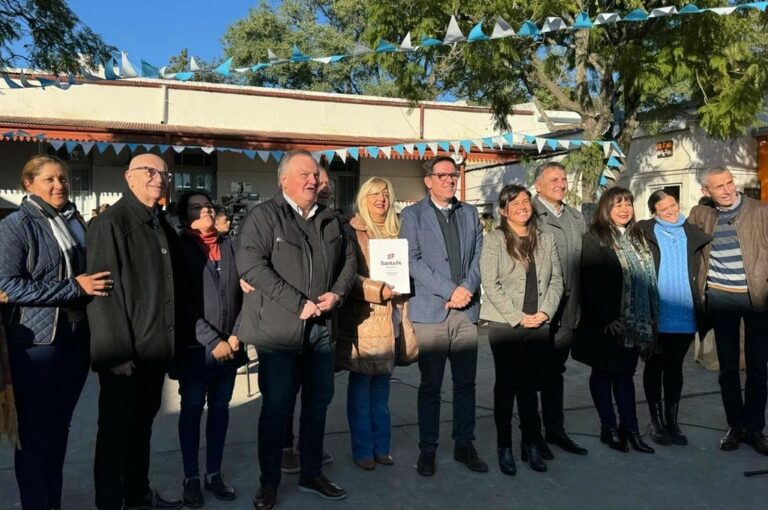 Provincia realiza inversiones para mejorar la infraestructura educativa en el departamento San Cristóbal. Gobierno de la Provincia