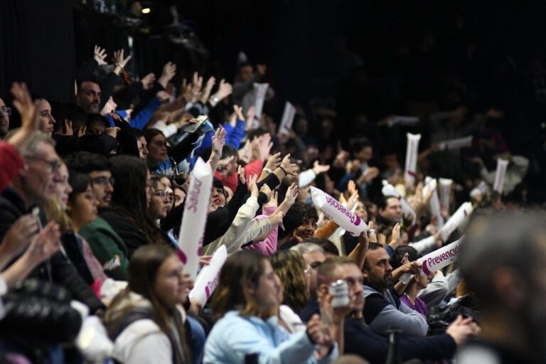 Los encuentros de la Selección Argentina de Vóley ante Serbia convocaron a gran cantidad de visitantes de la región. Mun. de Rosario