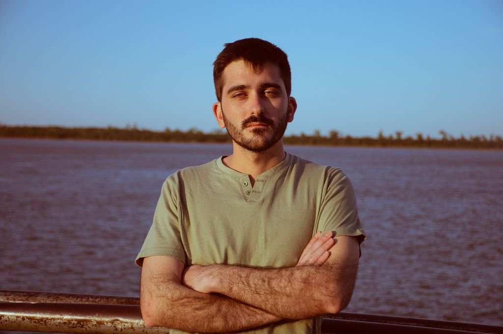 Ernesto viene del Chaco y algo de su vida pudo mezclarse con algunos cuentos del libro.  Gentileza.