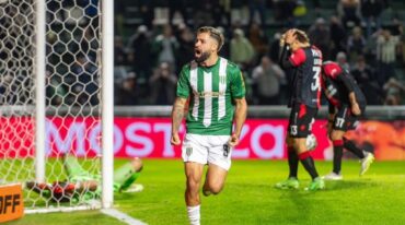 Gimenez el nueve de Banfield festeja